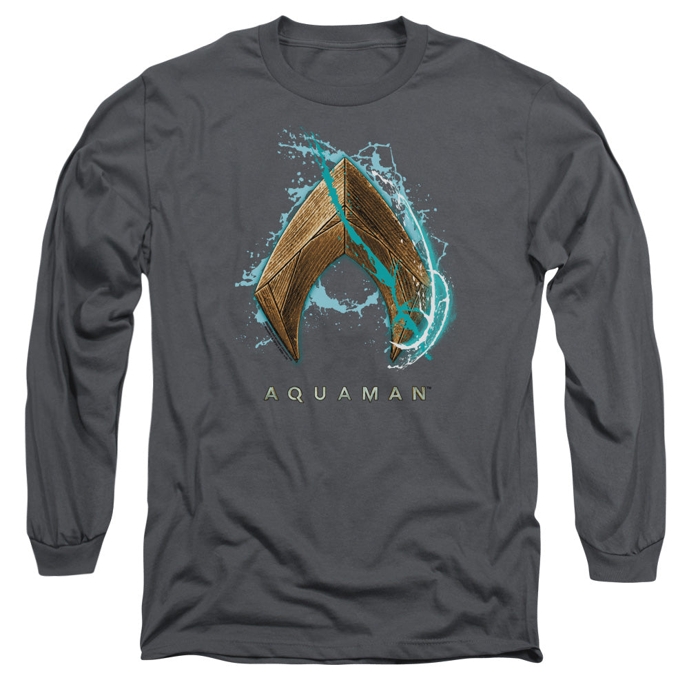 AN OFFCIALLY LICENSED AQUAMAN MOVIE WATER SHIELD MEN'S LONG SLEEVE T-SHIRT CHARCOAL