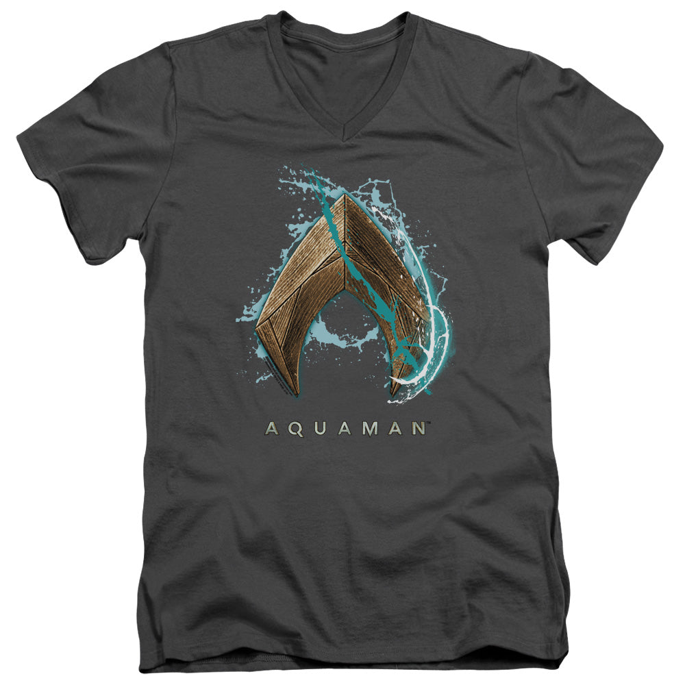 AN OFFCIALLY LICENSED AQUAMAN MOVIE WATER SHIELD MEN'S V-NECK T-SHIRT CHARCOAL