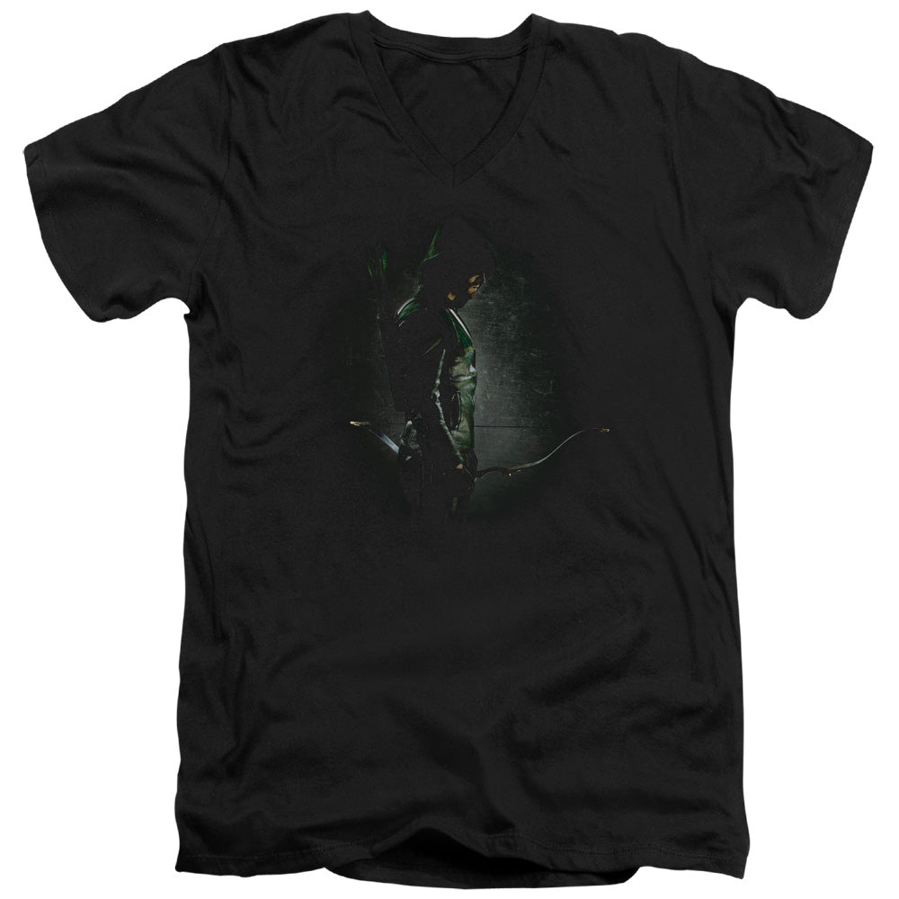 AN OFFCIALLY LICENSED ARROW IN THE SHADOWS MEN'S V-NECK T-SHIRT BLACK