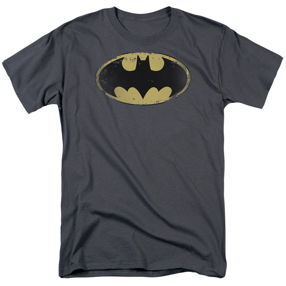 AN OFFCIALLY LICENSED BATMAN DISTRESSED SHIELD MEN'S REGULAR FIT T-SHIRT CHARCOAL