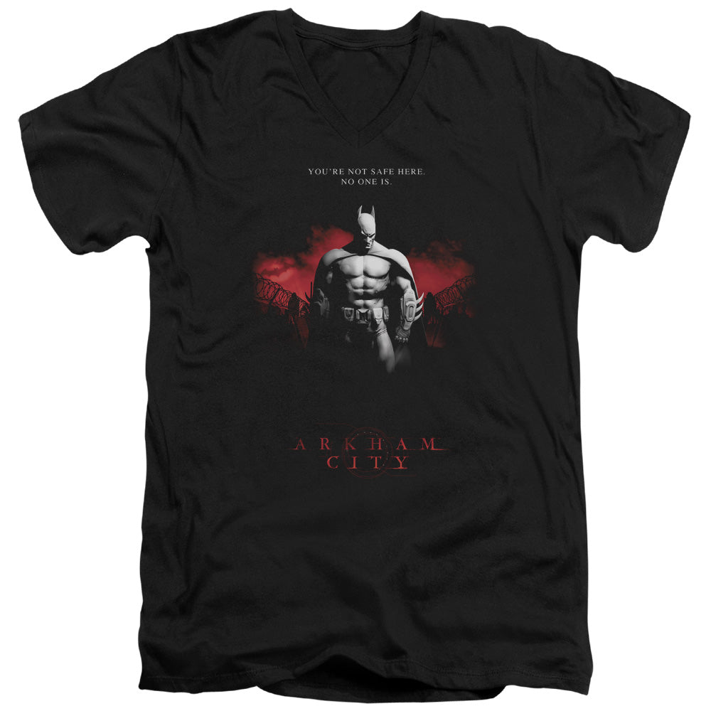 AN OFFCIALLY LICENSED ARKHAM CITY STANDING STRONG MEN'S V-NECK T-SHIRT BLACK