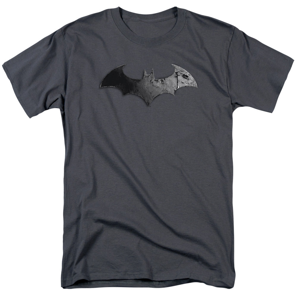 AN OFFCIALLY LICENSED ARKHAM CITY BAT LOGO MEN'S REGULAR FIT T-SHIRT CHARCOAL