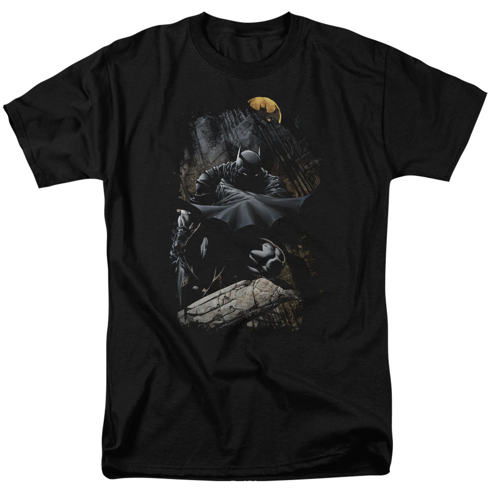 AN OFFCIALLY LICENSED BATMAN SWEEPING CAPE MEN'S REGULAR FIT T-SHIRT BLACK
