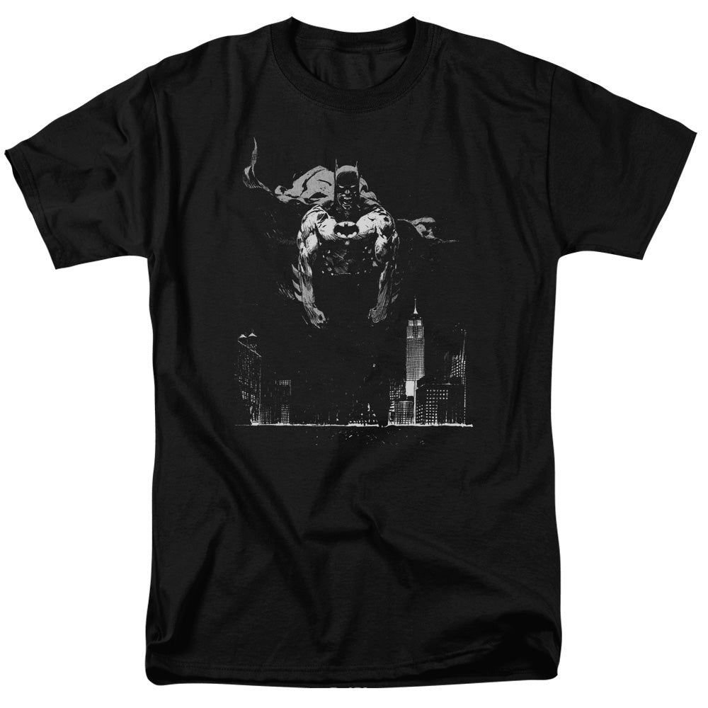 AN OFFCIALLY LICENSED BATMAN DIRTY CITY MEN'S REGULAR FIT T-SHIRT BLACK