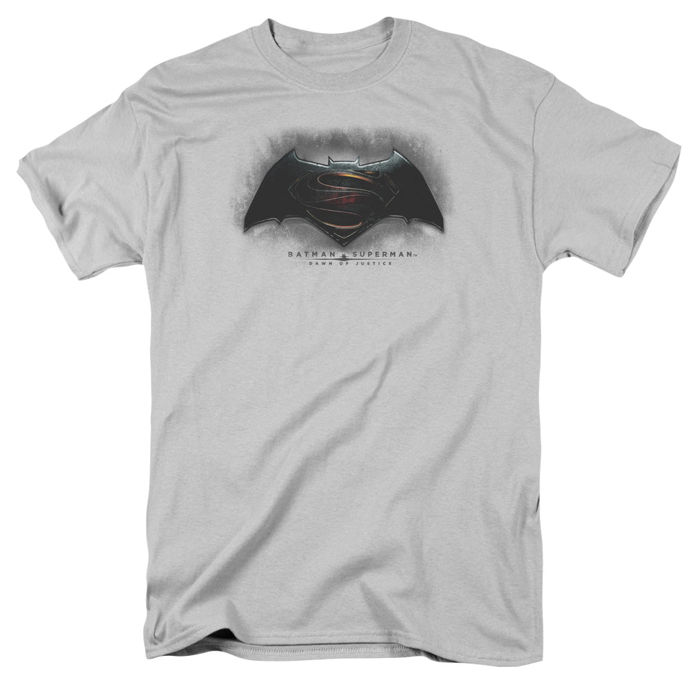AN OFFCIALLY LICENSED BATMAN V SUPERMAN LOGO MEN'S REGULAR FIT T-SHIRT SILVER