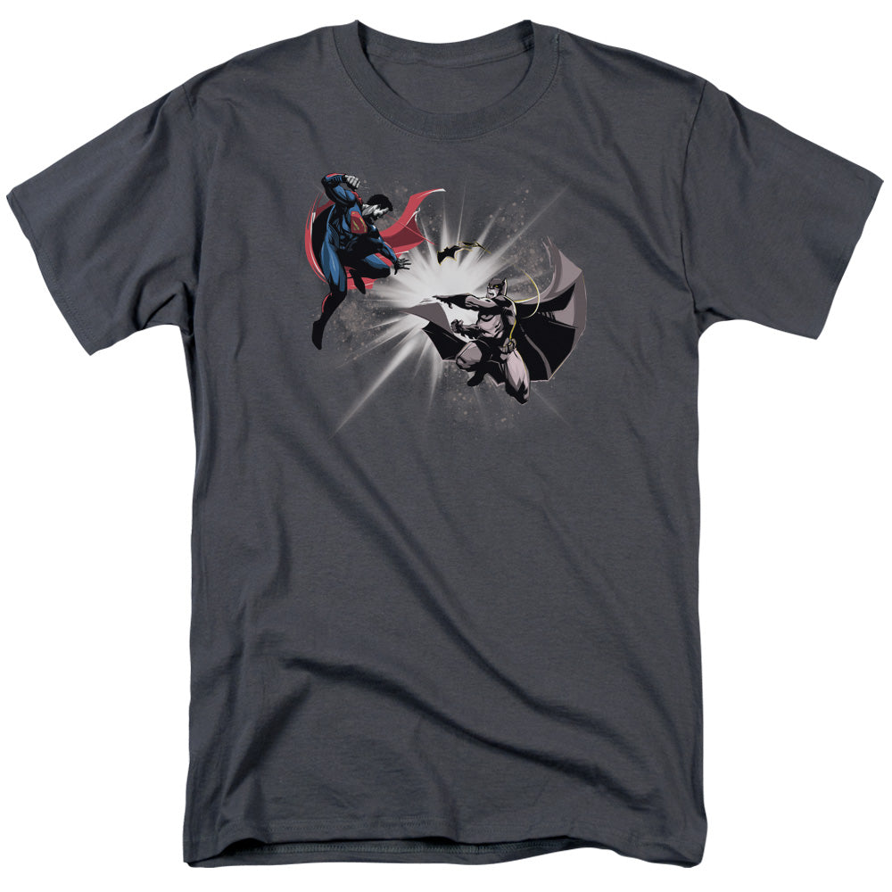 AN OFFCIALLY LICENSED BATMAN V SUPERMAN FIGHT BURST MEN'S REGULAR FIT T-SHIRT CHARCOAL