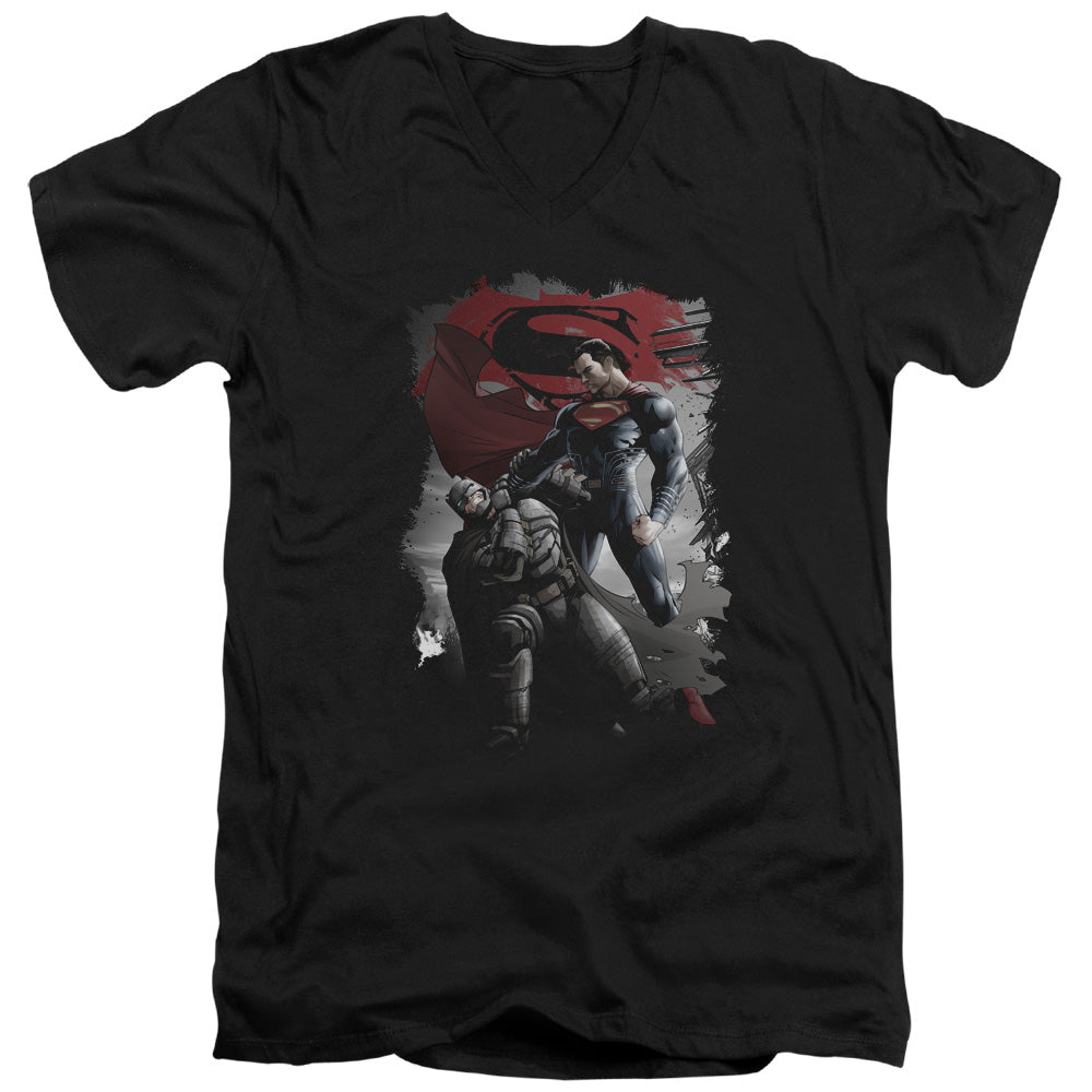 AN OFFCIALLY LICENSED BATMAN VS SUPERMAN CHOKE MEN'S V-NECK T-SHIRT BLACK