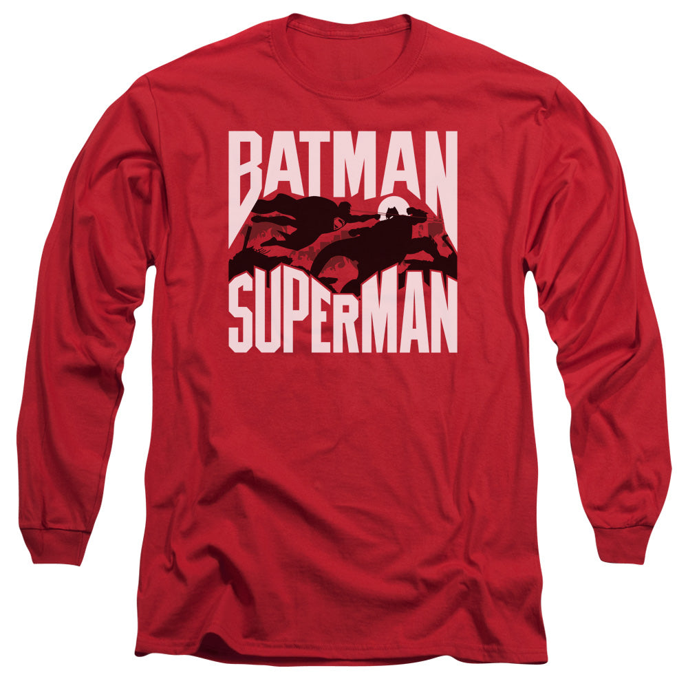 AN OFFCIALLY LICENSED BATMAN VS SUPERMAN SILHOUETTE FIGHT MEN'S LONG SLEEVE T-SHIRT RED
