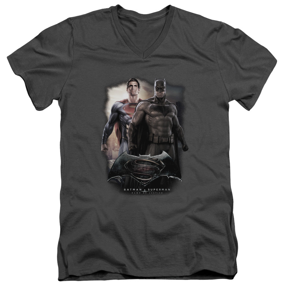 AN OFFCIALLY LICENSED BATMAN VS SUPERMAN DAWN MEN'S V-NECK T-SHIRT CHARCOAL