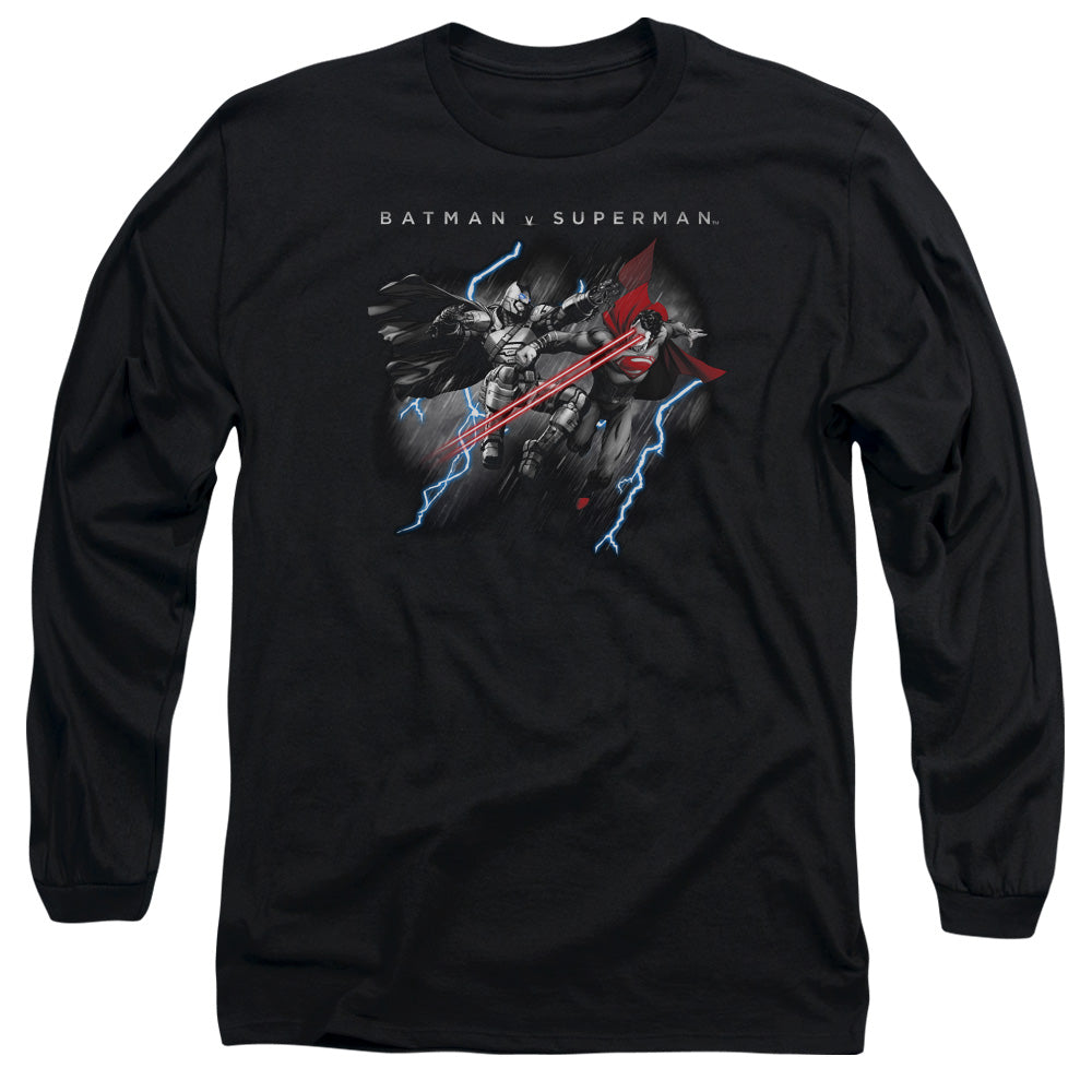 AN OFFCIALLY LICENSED BATMAN V SUPERMAN LIGHTNING FIGHT MEN'S LONG SLEEVE T-SHIRT BLACK