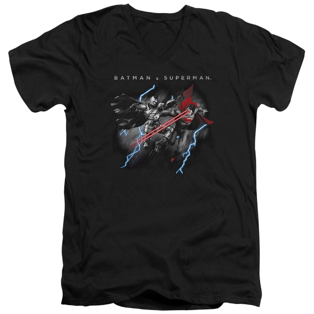 AN OFFCIALLY LICENSED BATMAN V SUPERMAN LIGHTNING FIGHT MEN'S V-NECK T-SHIRT BLACK