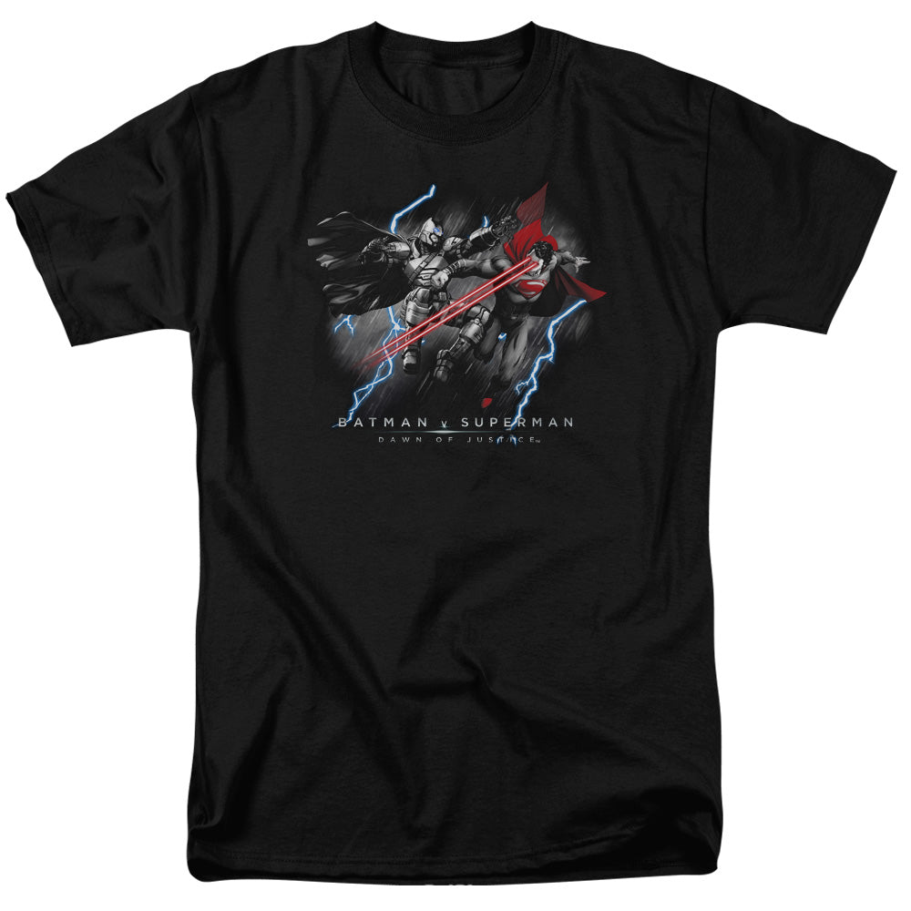 AN OFFCIALLY LICENSED BATMAN V SUPERMAN LIGHTNIING V HEAT VISION MEN'S REGULAR FIT T-SHIRT BLACK