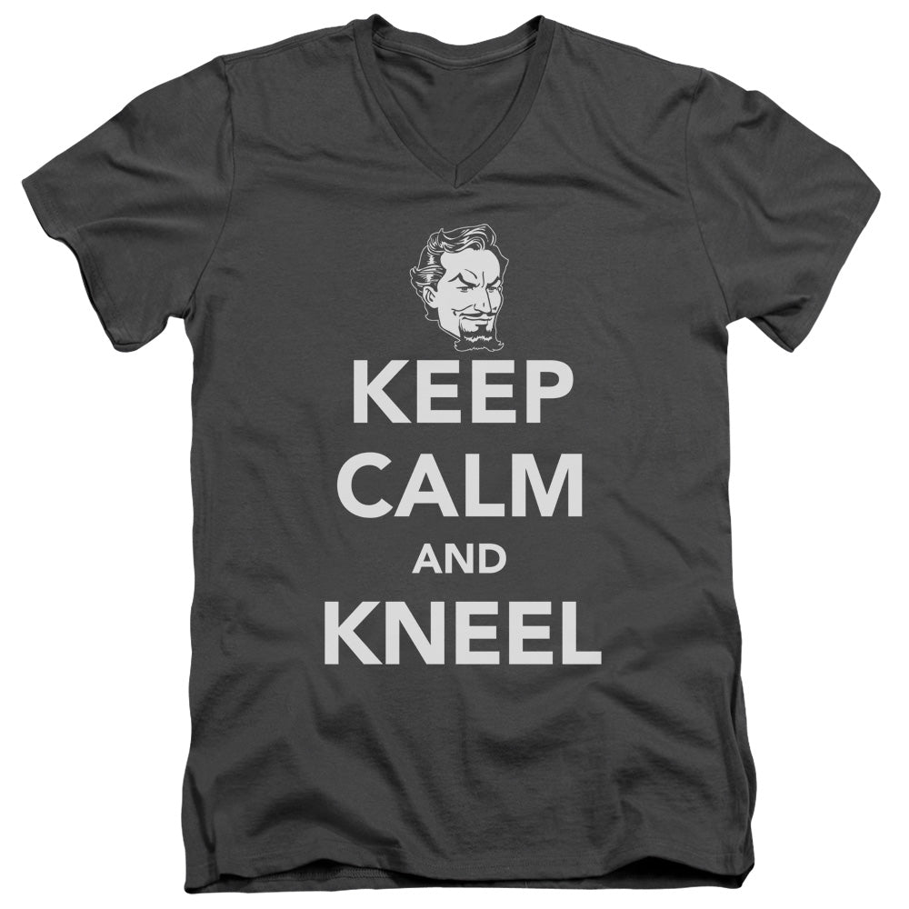 AN OFFCIALLY LICENSED DC KEEP CALM AND KNEEL MEN'S V-NECK T-SHIRT CHARCOAL