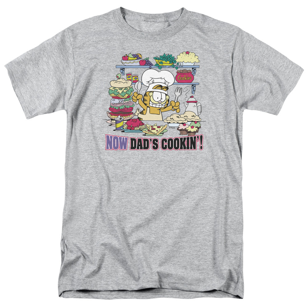 AN OFFCIALLY LICENSED GARFIELD NOW DADS COOKING MEN'S REGULAR FIT T-SHIRT ATHLETIC HEATHER
