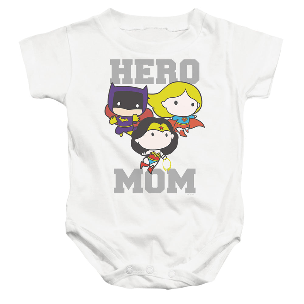 AN OFFCIALLY LICENSED JUSTICE LEAGUE HERO MOM CHIBI BABY BODYSUIT WHITE