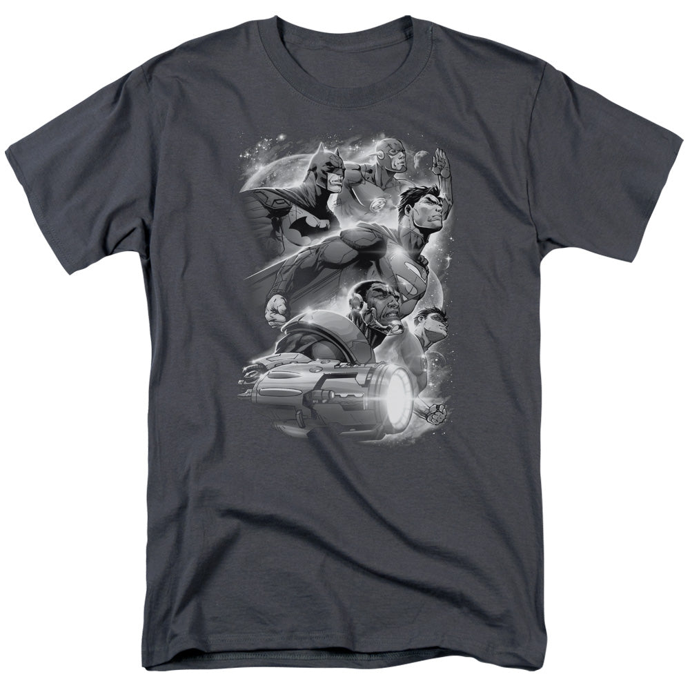 AN OFFCIALLY LICENSED JLA ATMOSPHERIC MEN'S REGULAR FIT T-SHIRT CHARCOAL
