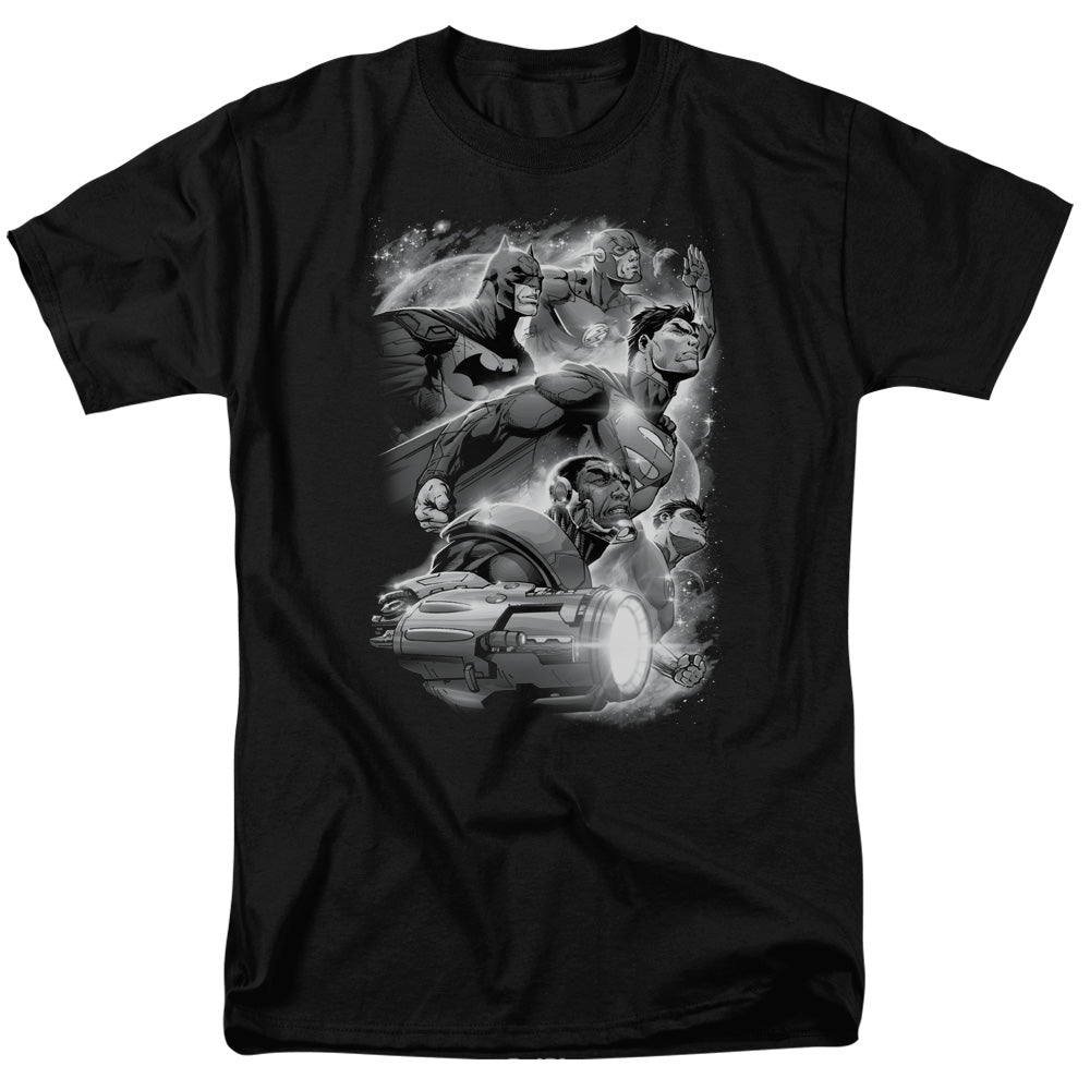 AN OFFCIALLY LICENSED JLA ATMOSPHERIC MEN'S REGULAR FIT T-SHIRT BLACK