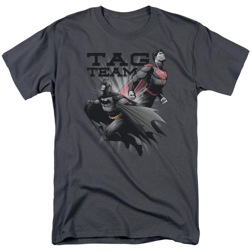 AN OFFCIALLY LICENSED JLA TAG TEAM MEN'S REGULAR FIT T-SHIRT CHARCOAL
