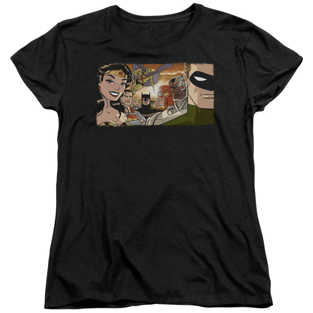 AN OFFCIALLY LICENSED JLA CINEMATIC LEAGUE WOMEN'S REGULAR FIT T-SHIRT BLACK