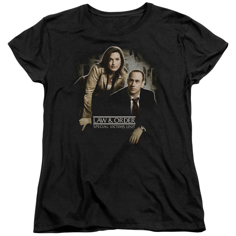 AN OFFCIALLY LICENSED LAW AND ORDER SVU HELPING VICTIMS WOMEN'S REGULAR FIT T-SHIRT BLACK