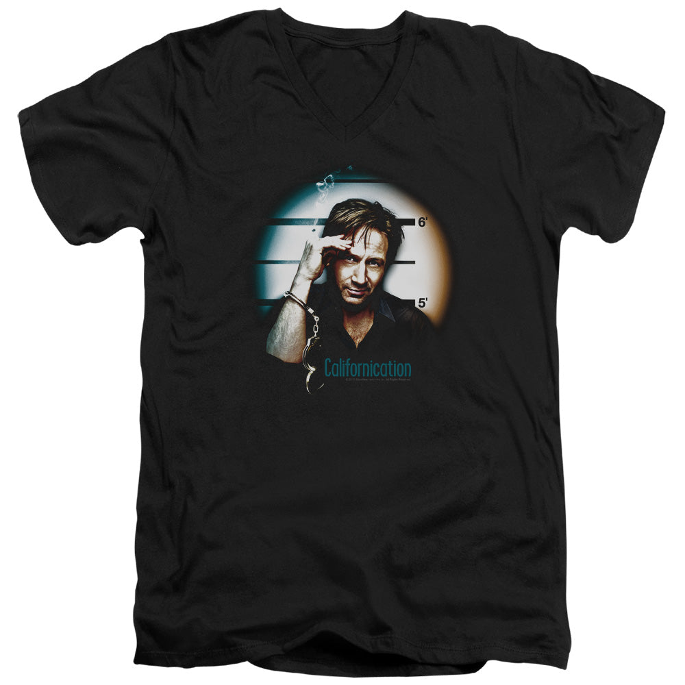 AN OFFCIALLY LICENSED CALIFORNICATION IN HANDCUFFS MEN'S V-NECK T-SHIRT BLACK