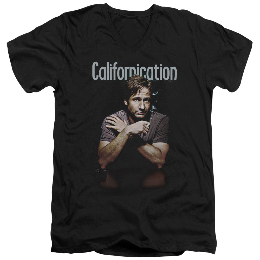 AN OFFCIALLY LICENSED CALIFORNICATION SMOKING MEN'S V-NECK T-SHIRT BLACK
