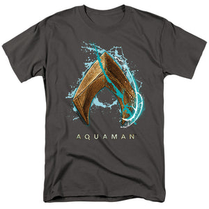 AN OFFCIALLY LICENSED AQUAMAN MOVIE WATER SHIELD MEN'S REGULAR FIT T-SHIRT CHARCOAL