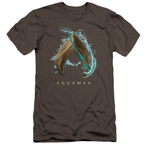 AN OFFCIALLY LICENSED AQUAMAN MOVIE WATER SHIELD MEN'S PREMIUM SLIM FIT T-SHIRT CHARCOAL
