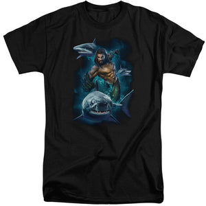 AN OFFCIALLY LICENSED AQUAMAN MOVIE SWIMMING WITH SHARKS MEN'S TALL FIT T-SHIRT BLACK