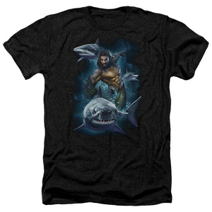 AN OFFCIALLY LICENSED AQUAMAN MOVIE SWIMMING WITH SHARKS MEN'S HEATHER T-SHIRT CHARCOAL