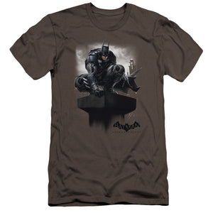 AN OFFCIALLY LICENSED BATMAN ARKHAM KNIGHT PERCHED MEN'S PREMIUM SLIM FIT T-SHIRT CHARCOAL