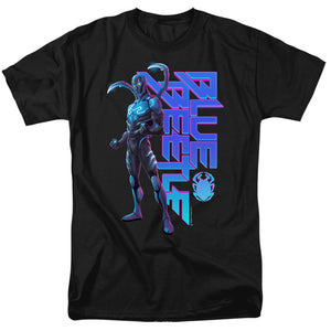 AN OFFCIALLY LICENSED BLUE BEETLE (2023) STANDING MEN'S REGULAR FIT T-SHIRT BLACK