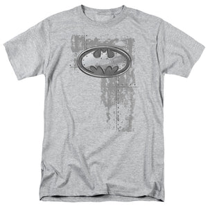 AN OFFCIALLY LICENSED BATMAN RIVITED METAL LOGO MEN'S REGULAR FIT T-SHIRT ATHLETIC HEATHER