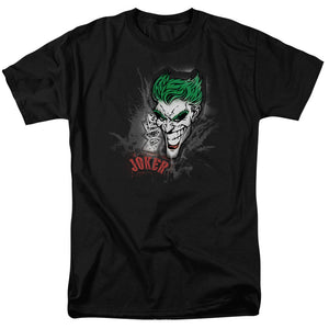 AN OFFCIALLY LICENSED BATMAN JOKER SPRAYS THE CITY MEN'S REGULAR FIT T-SHIRT BLACK
