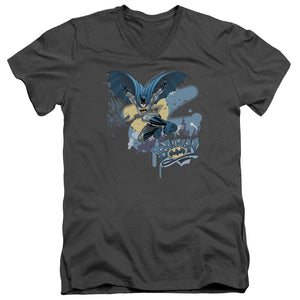 AN OFFCIALLY LICENSED BATMAN INTO THE NIGHT MEN'S V-NECK T-SHIRT CHARCOAL