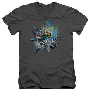 AN OFFCIALLY LICENSED BATMAN CALL OF DUTY MEN'S V-NECK T-SHIRT CHARCOAL