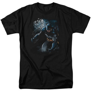 AN OFFCIALLY LICENSED BATMAN LIGHT OF THE MOON MEN'S REGULAR FIT T-SHIRT BLACK