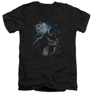 AN OFFCIALLY LICENSED BATMAN LIGHT OF THE MOON MEN'S V-NECK T-SHIRT BLACK