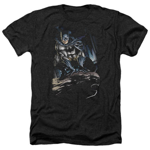 AN OFFCIALLY LICENSED BATMAN PERCHED MEN'S HEATHER T-SHIRT CHARCOAL
