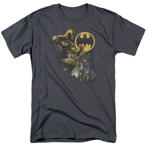AN OFFCIALLY LICENSED BATMAN BAT SIGNAL MEN'S REGULAR FIT T-SHIRT CHARCOAL