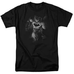 AN OFFCIALLY LICENSED BATMAN MATERIALIZED MEN'S REGULAR FIT T-SHIRT BLACK
