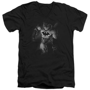 AN OFFCIALLY LICENSED BATMAN MATERIALIZED MEN'S V-NECK T-SHIRT BLACK