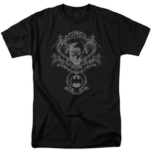 AN OFFCIALLY LICENSED BATMAN DARK KNIGHT HERALDRY MEN'S REGULAR FIT T-SHIRT BLACK