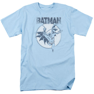 AN OFFCIALLY LICENSED BATMAN SWINGING BAT MEN'S REGULAR FIT T-SHIRT LIGHT BLUE