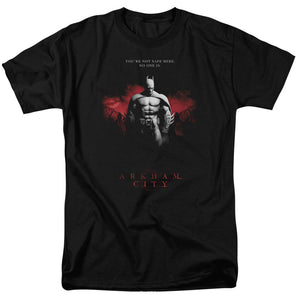 AN OFFCIALLY LICENSED ARKHAM CITY STANDING STRONG MEN'S REGULAR FIT T-SHIRT BLACK