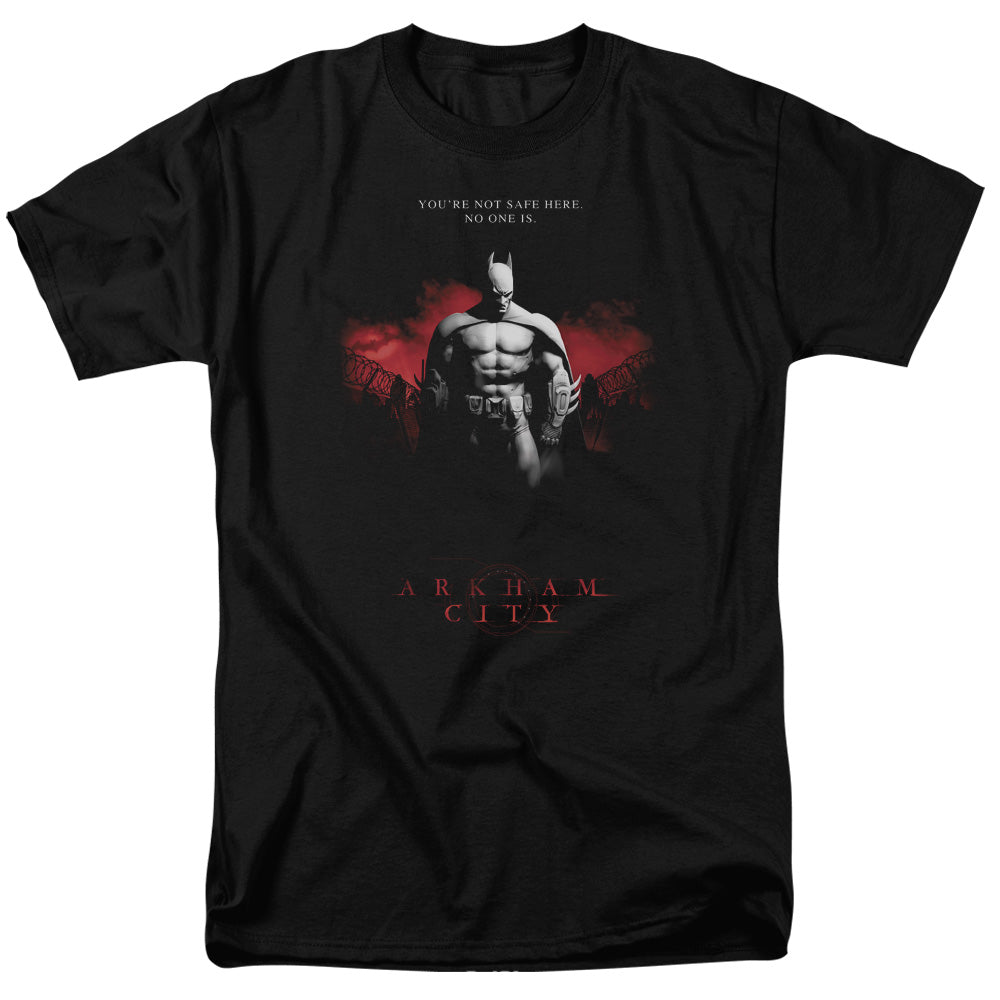 AN OFFCIALLY LICENSED ARKHAM CITY STANDING STRONG MEN'S REGULAR FIT T-SHIRT BLACK