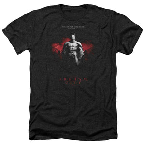 AN OFFCIALLY LICENSED ARKHAM CITY STANDING STRONG MEN'S HEATHER T-SHIRT CHARCOAL