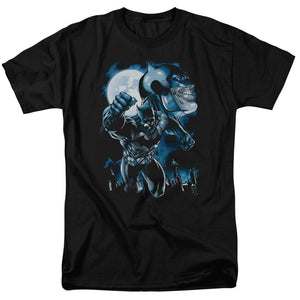 AN OFFCIALLY LICENSED BATMAN MOONLIGHT BAT MEN'S REGULAR FIT T-SHIRT BLACK
