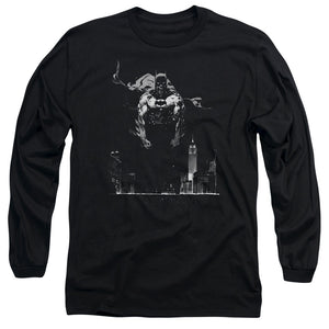 AN OFFCIALLY LICENSED BATMAN DIRTY CITY MEN'S LONG SLEEVE T-SHIRT BLACK