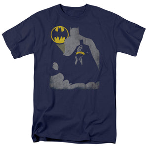 AN OFFCIALLY LICENSED BATMAN BAT KNOCKOUT MEN'S REGULAR FIT T-SHIRT NAVY